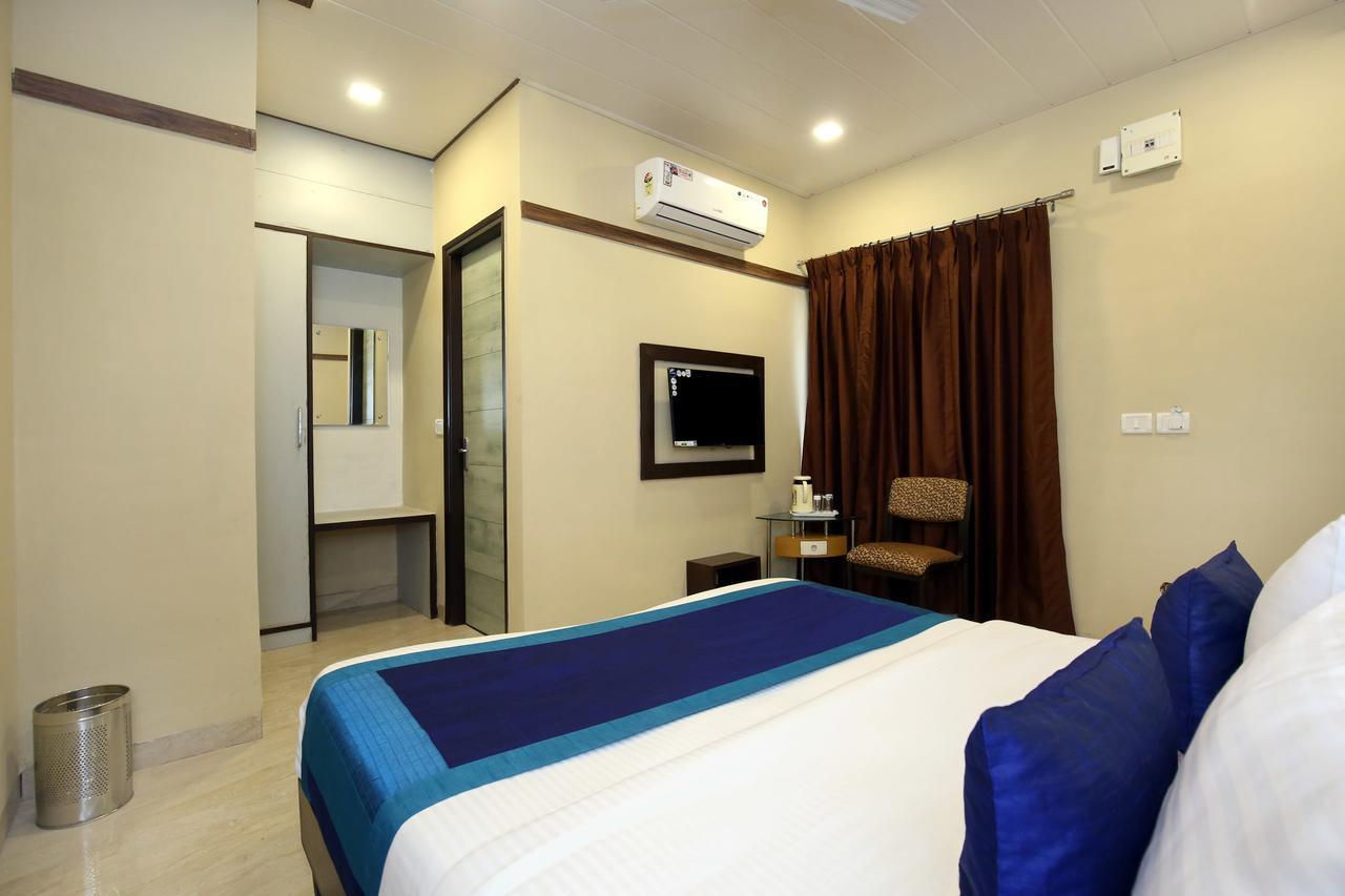Capital O 9822 Hotel Seven Chandīgarh Exterior foto
